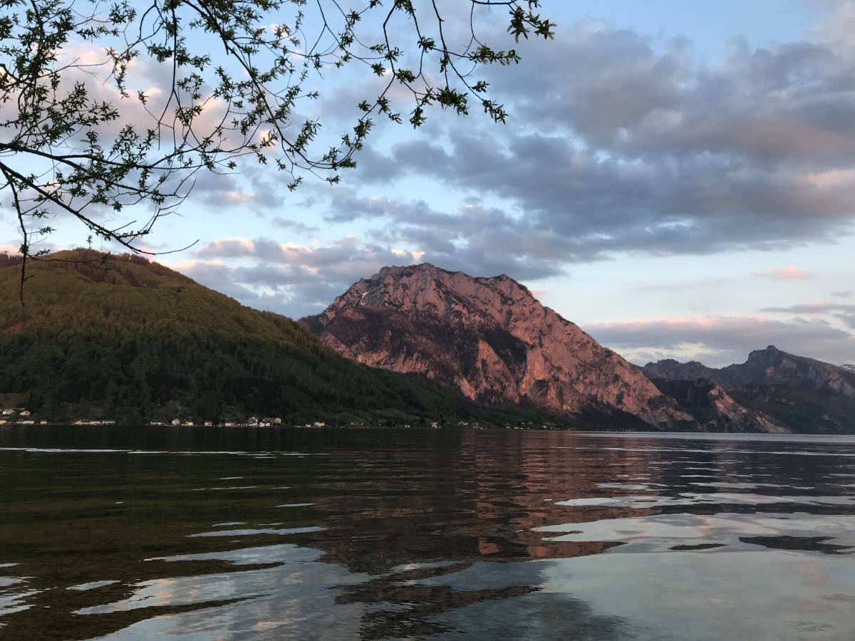 Der Traunstein über dem Traunsee