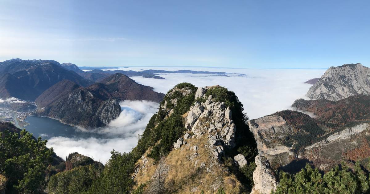 Gipfelblick über dem Nebelmeer